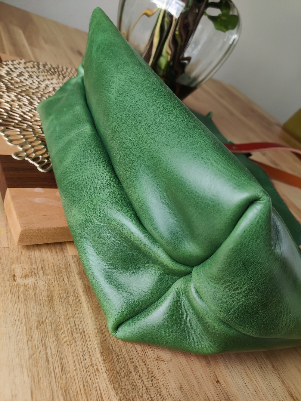Portland Leather Medium Zipper Tote 🤠🌿 - Picture 5 of 16